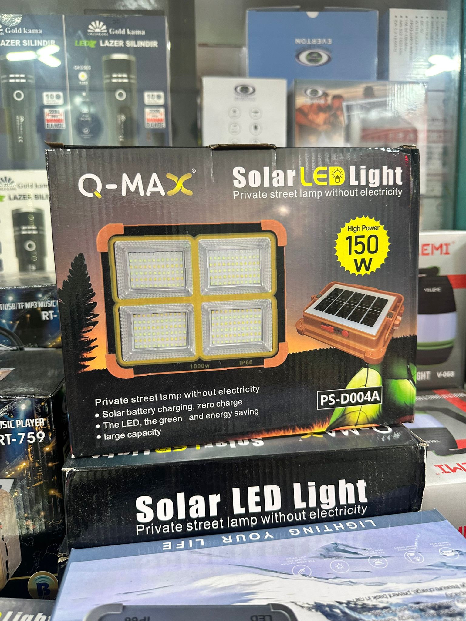 Q-Max PS-D004A 150W Solar LED Projektör